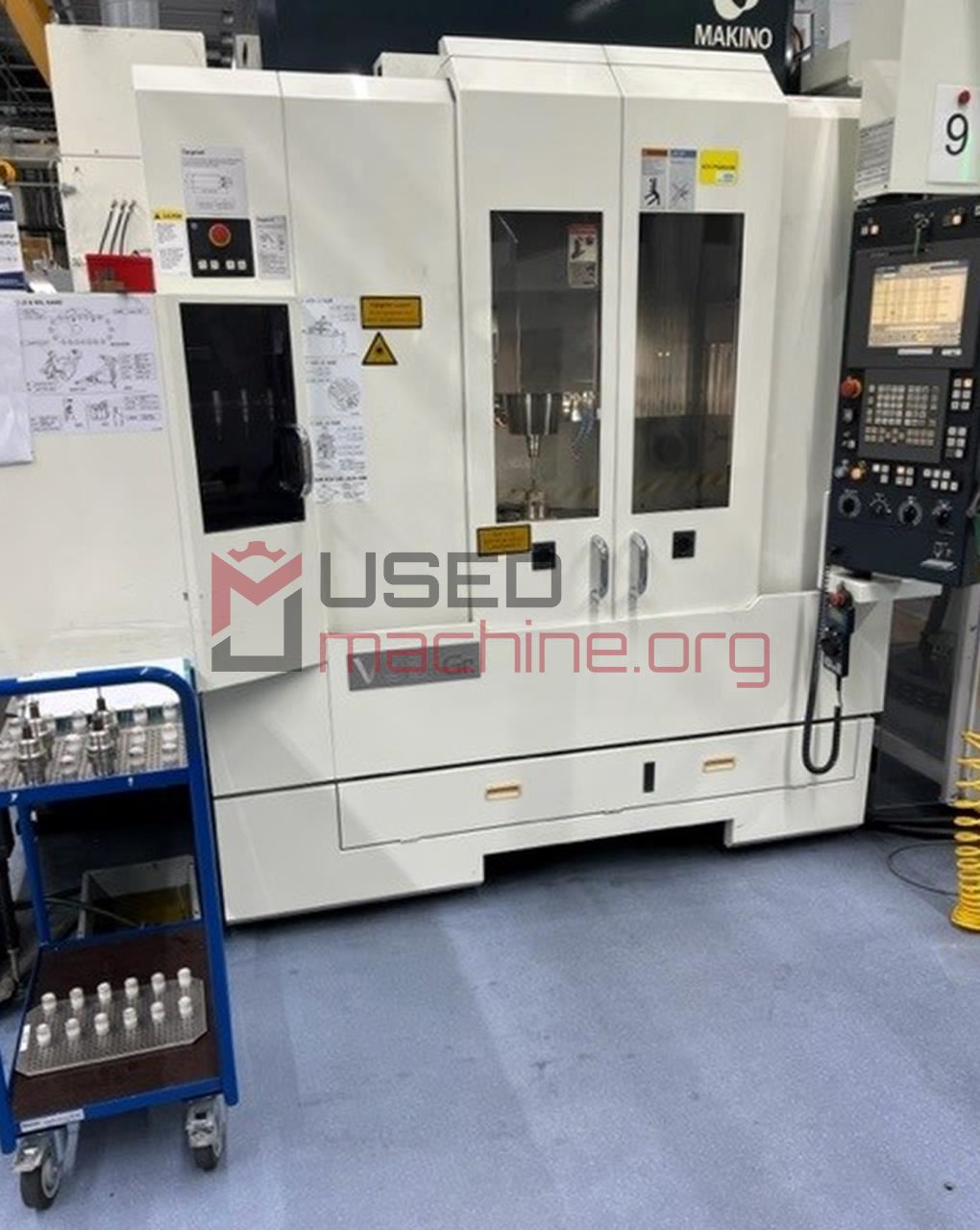 Vertical Machining Center MAKINO V 33i Graphite