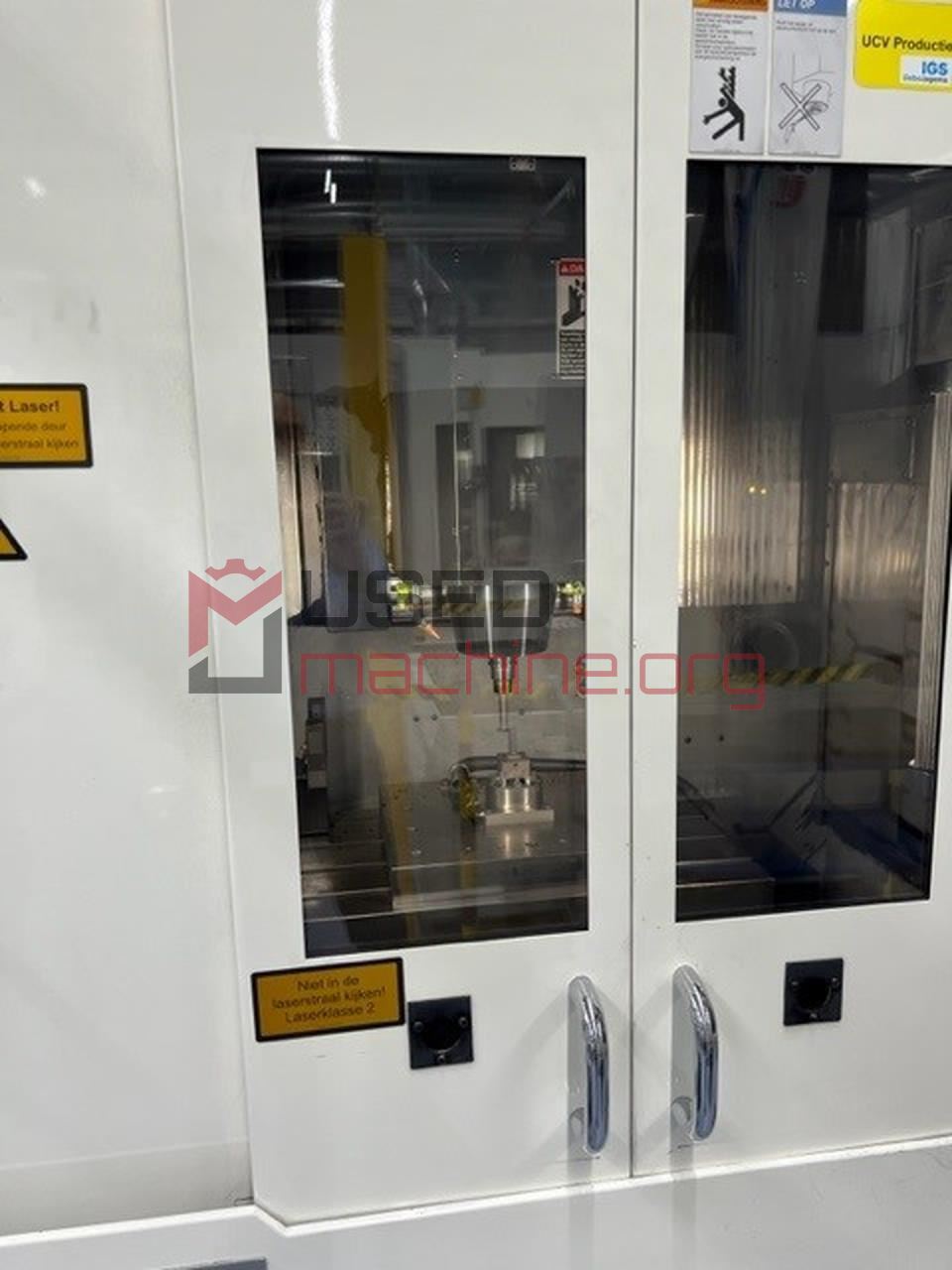 Vertical Machining Center MAKINO V 33i Graphite