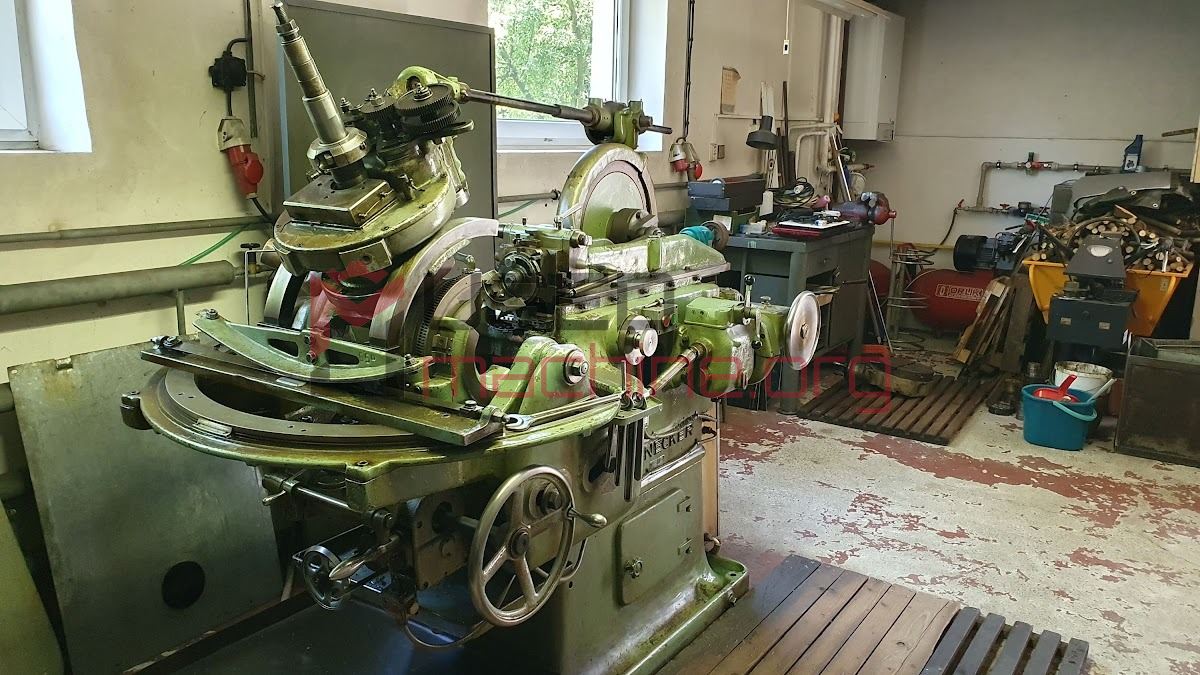 AKH 1A gear slotting machine
