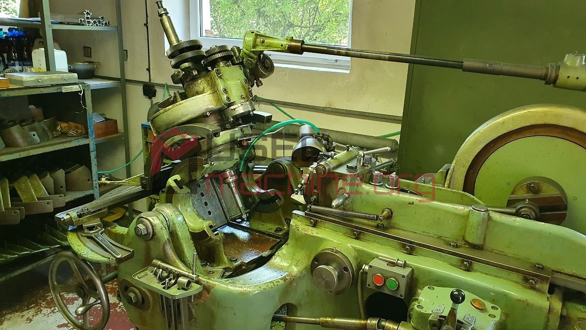 AKH 1A gear slotting machine