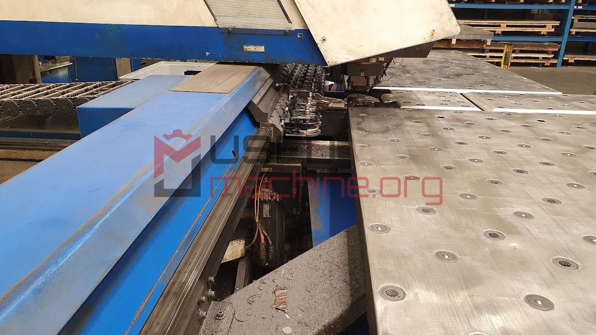 TRUMATIC 3000 R - Stamping and punching machine