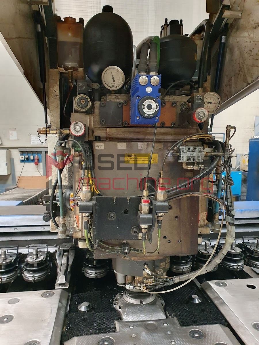 TRUMATIC 3000 R - Stamping and punching machine