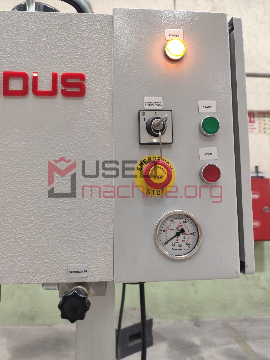 Montagepresse 100 Tonnen