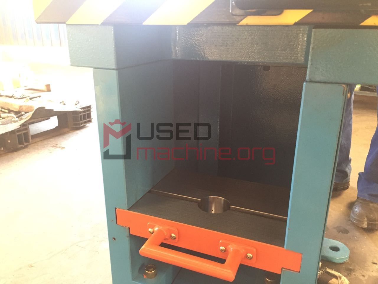 Hidralmac Einständerpresse – 15 t – Montagepresse – manuelle Kombipresse