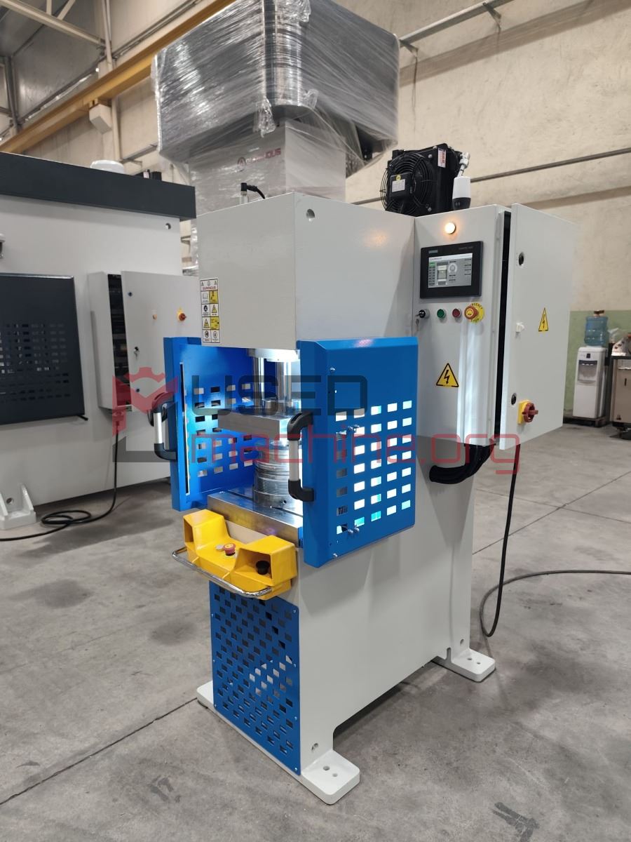 C-Presse – 15 T – 300 × 300 mm