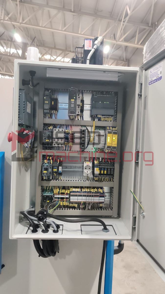 C-Presse – 15 T – 300 × 300 mm