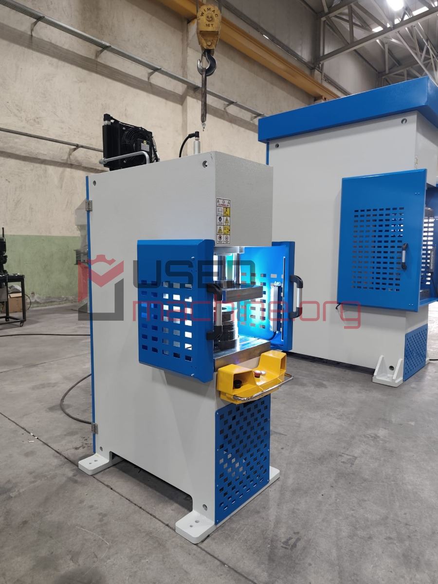 C-Presse – 15 T – 300 × 300 mm