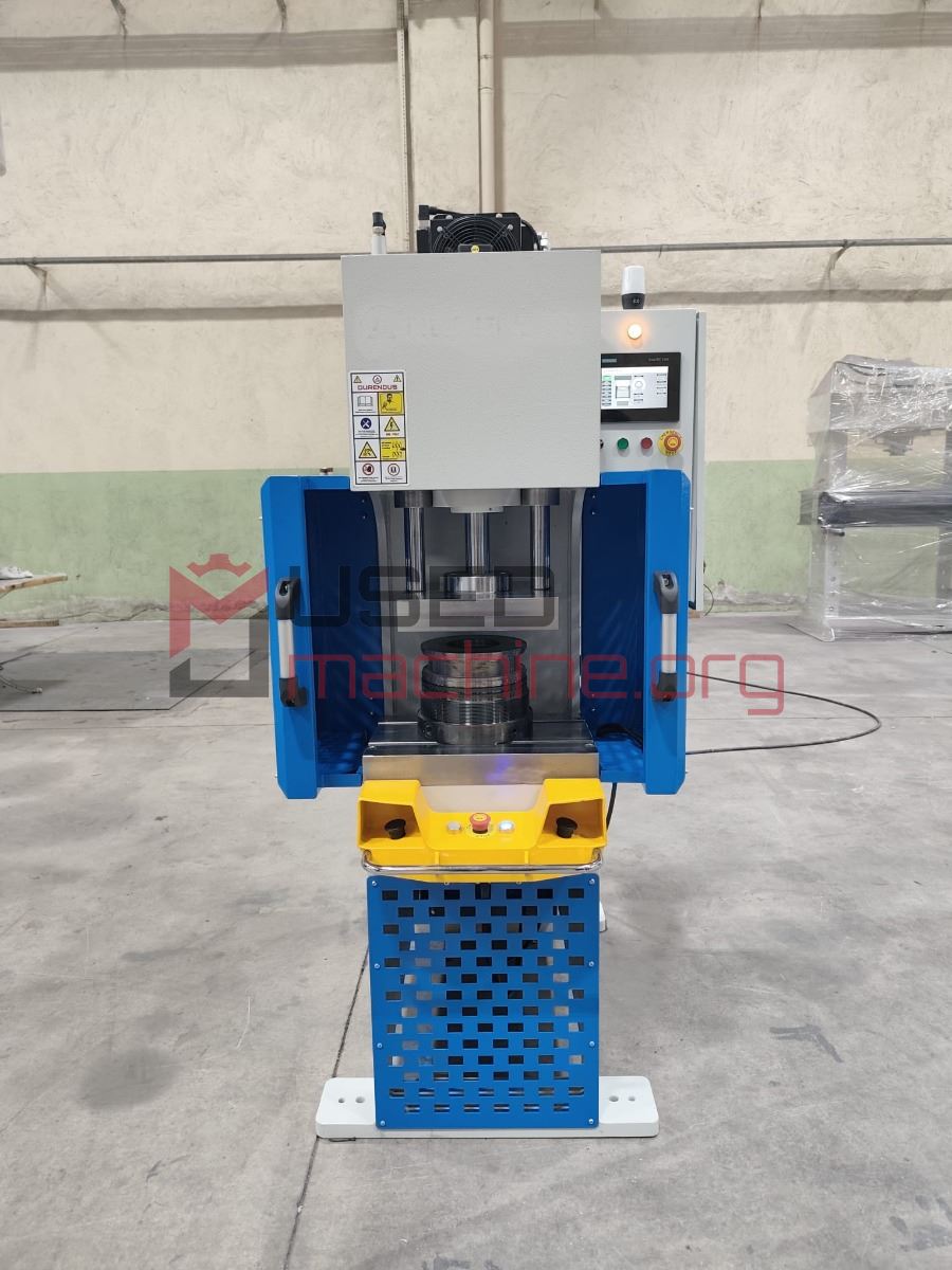 C-Presse – 15 T – 300 × 300 mm