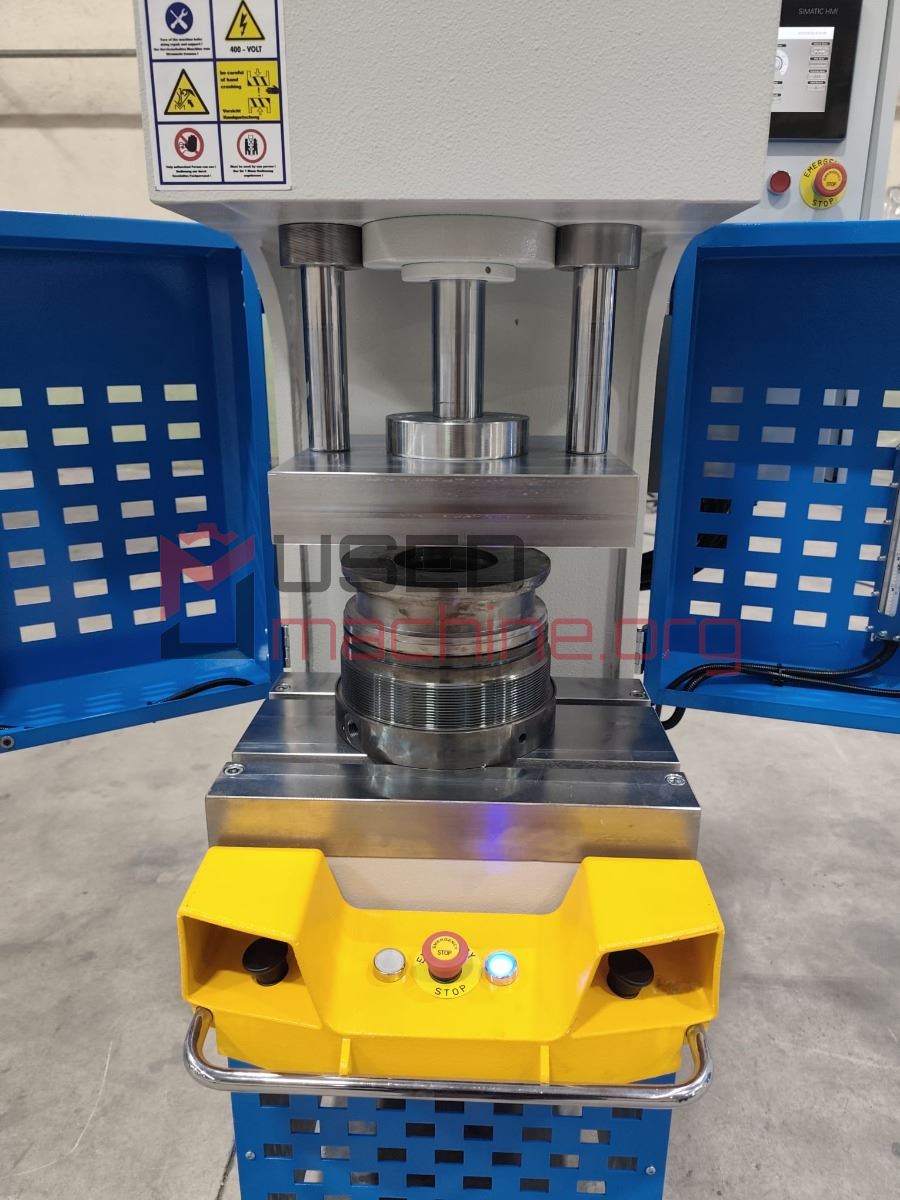 C-Presse – 15 T – 300 × 300 mm